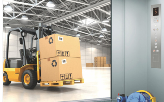 ISO9001 Kargo Asansörü Ağır Hizmet Tipi Paslanmaz Çelik Yükleme Gümüş Renk